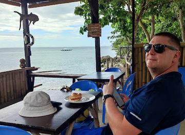 philippines/malapascua-island/bar/shipwreck-beach-cafe