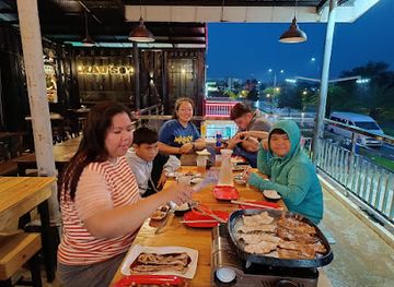 philippines/western-visayas/bar/mau-s-trap