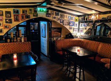 cyprus/larnaca-salt-lake/bar/the-tudor-inn-bar-restaurant