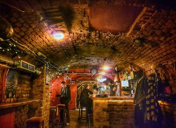 hungary/budapest/jewish-quarter/bar/lampas-student-pub