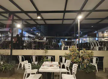 Papa Doms Bar and Restaurant - Tagaytay