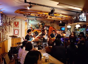 japan/shirakawa-go/bar/little-village