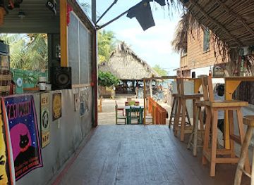 belize/hopkins/bar/loggerheads-pub-grille