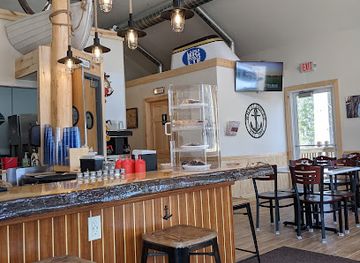 michigan/tahquamenon-falls-state-park/bar/ebby-s