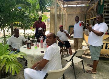 jamaica/negril/bar/palm-court-sports-bar