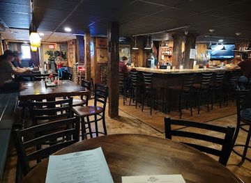 new-hampshire/franconia-notch-state-park/bar/merland-s-tap-table