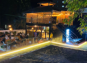 gabon/middle-ogooue-province/bar/freezone-food