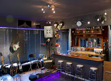 Lo Snag Bar by Bar & Guitars