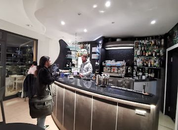 italy/urbino/bar/street-bar