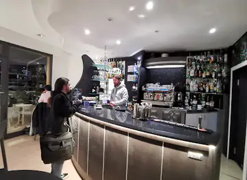 Street Bar