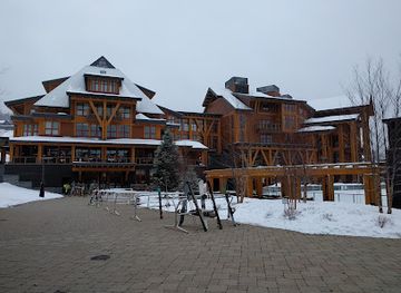 vermont/stowe-mountain-resort/bar/the-club-at-spruce-peak-alpine-clubhouse