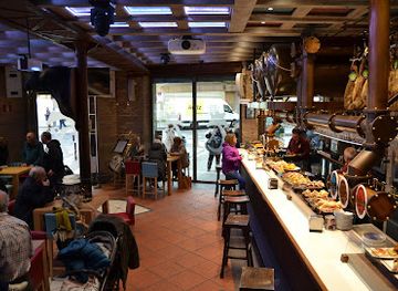 spain/pamplona/bar/txirrintxa