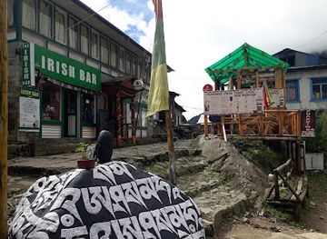 nepal/rolwaling-valley/bar/the-irish-bar-and-phakding-view-point-cafe