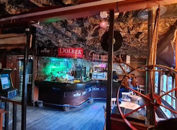 chile/patagonia/bar/pub-viejo-bar-west