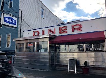 new-york/hudson/bar/grazin-spirits-tasting-room-restaurant