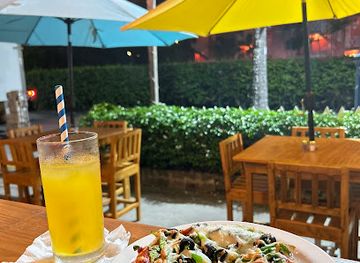 barbados/oistins/bar/at-the-bar-pizza-and-wine