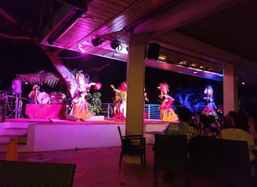 guam/tumon/bar/tree-bar