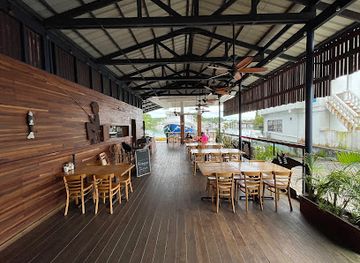 palau/jellyfish-lake/bar/barracuda-restaurant