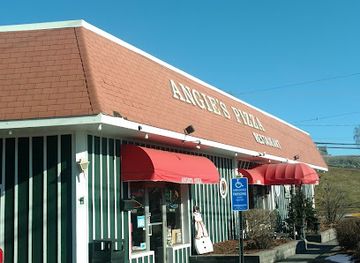 connecticut/mystic-seaport/bar/angie-s-pizza-pier-27-lounge