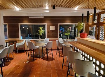 argentina/tierra-del-fuego-national-park/bar/torrontes-wine-house