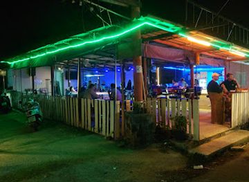 thailand/koh-chang/bar/golden-flowers-sports-bar