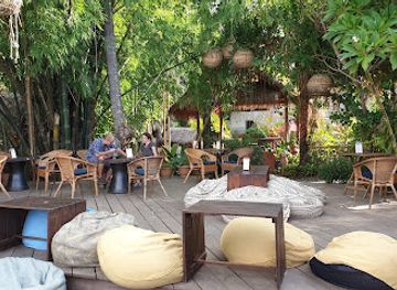 laos/phakse-province/bar/utopia-bar-restaurant