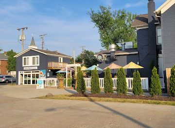 michigan/warren-dunes-state-park/bar/hummingbird-lounge