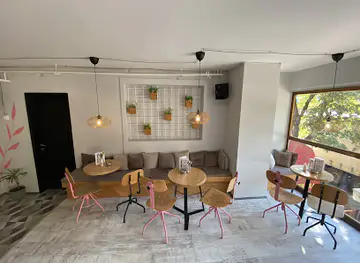 Zlo i Naopako, kafe i koktel bar