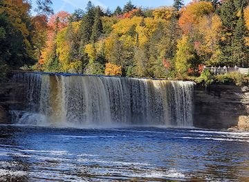 michigan/tahquamenon-falls-state-park/bar/tahquamenon-upper-falls