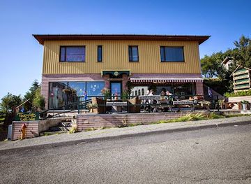 iceland/borgarnes/bar/blomasetrio-kaffi-kyrro