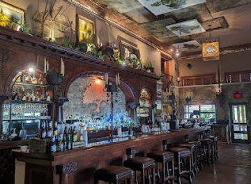 illinois/shawnee-national-forest/bar/tasting-room-at-walker-s-bluff