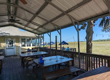 south-carolina/edisto-island/bar/johnson-creek-tavern