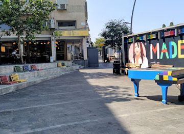 israel/haifa/carmel-center/bar/public-piano