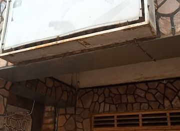 uganda/lake-bunyonyi/bar/royal-pub-and-lodges