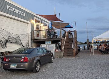 connecticut/hammonasset-beach-state-park/bar/shanks-waterfront-dining