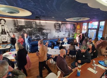 illinois/peoria/bar/the-33-room