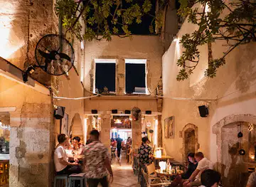 Sinagogi coctail bar
