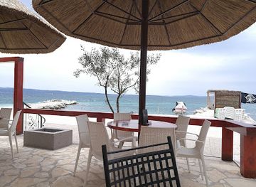 croatia/dalmatia/bar/beach-bar-lungomare