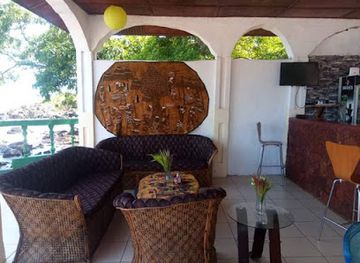 sierra-leone/tokeh-beach/bar/black-sand-golden-paradise-beach-bar-and-restaurant-king-street-york-village-peninsula