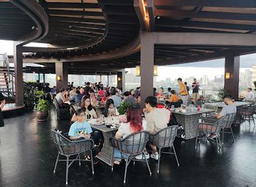 philippines/manila/bar/sky-deck-view-bar