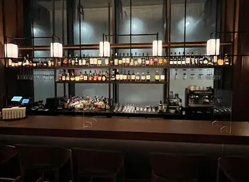 Seven Seas Lounge & Bar