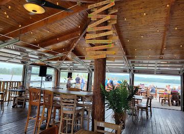 iowa/effigy-mounds-national-monument/bar/big-buoys-tiki-bar