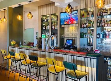 portugal/ria-formosa-natural-park/bar/murphys-irish-bar-cabanas-de-tavira