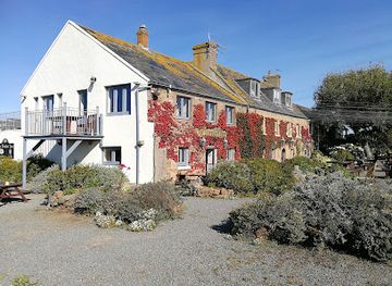 jersey/rozel-bay/bar/the-portelet-inn-randalls-pubs