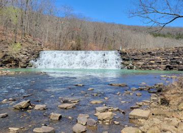 arkansas/devil-s-den-state-park/bar/devil-s-den-dam-overlook-and-picnic-area