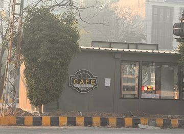 pakistan/lahore/dha-lahore/bar/cafe-parking