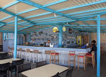 antigua-and-barbuda/codrington/bar/rum-runners-by-the-sea