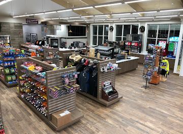 wyoming/red-desert/bar/little-america-fuel-center