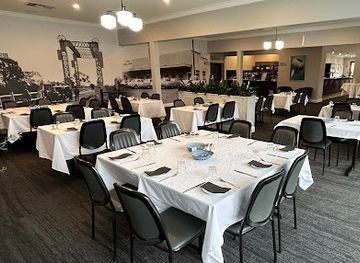australia/murray-region/bar/country-club-hotel-tooleybuc