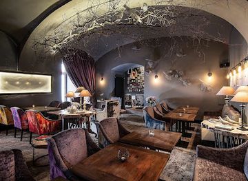 czechia/east-bohemia/bar/poetic-cocktail-bar-zluta-ponorka